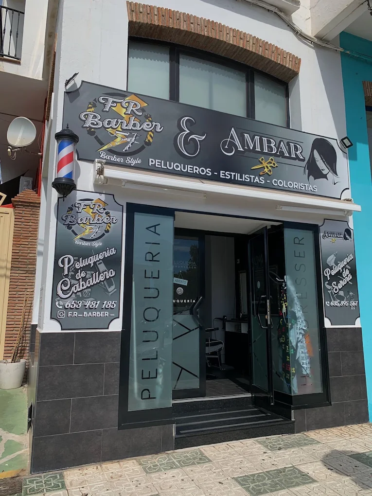 Fachada de FR Barber en Nerja
